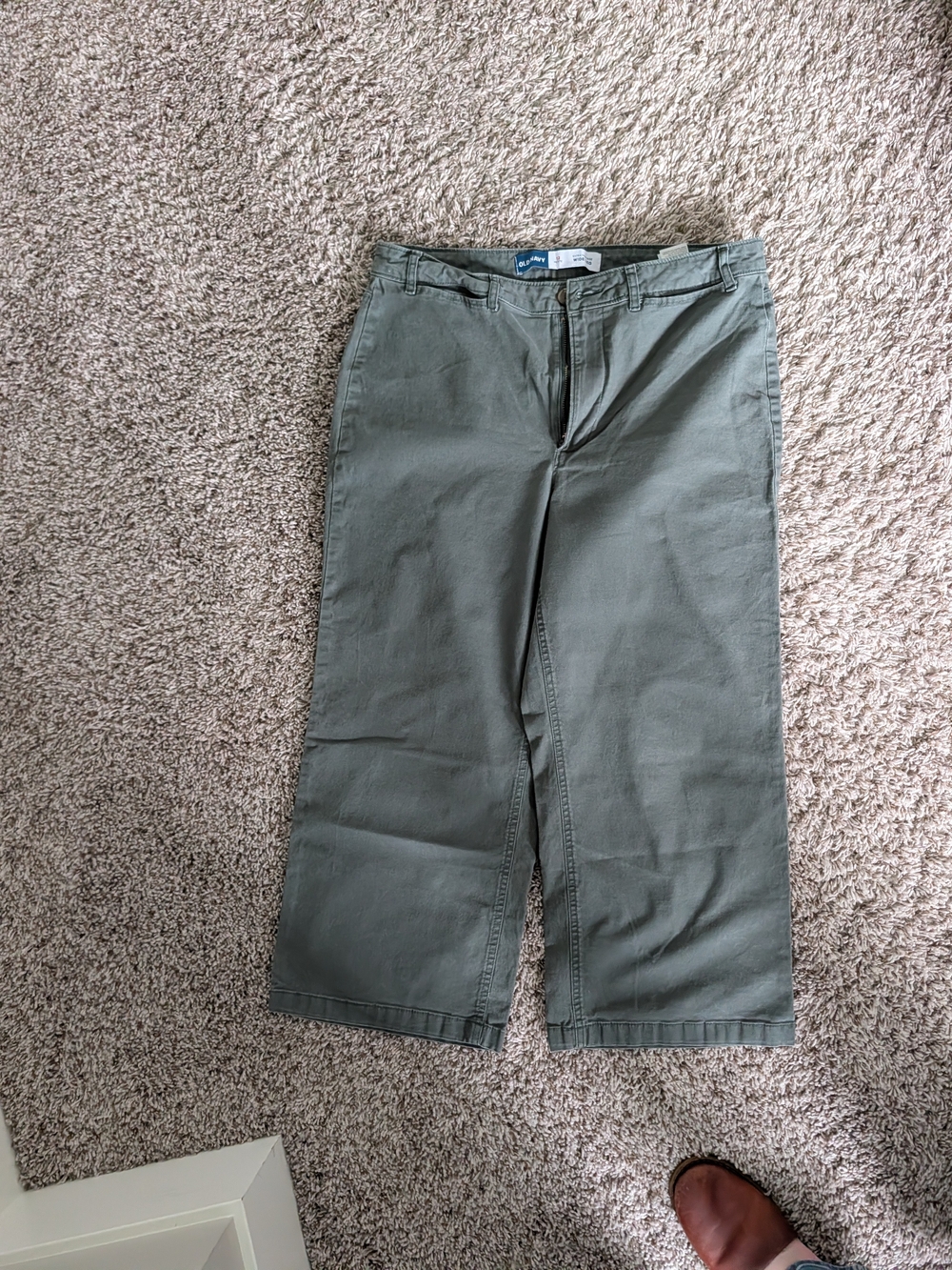 Old Navy Olive Green Wide-Leg Capris